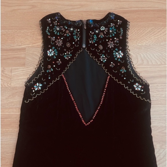 URBAN OUTFITTERS NWT Ecoté Black Velvet Jeweled Beaded OpenBack Mini Shift Dress - Picture 8 of 11